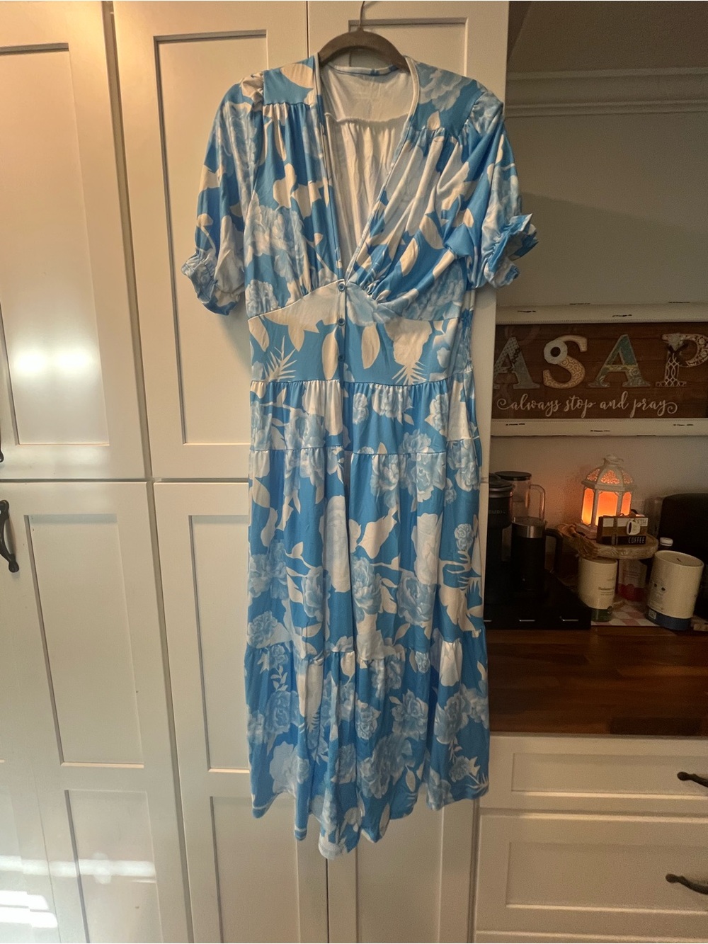 Julia & Anne dress
Blue floral button up dress with pockets